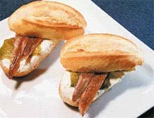 Anchoas con panecillos